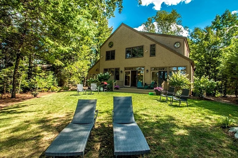 Waterfront home in Moultonborough with sandy beach and dock in Moultonborough, New Hampshire, United States — photo 2