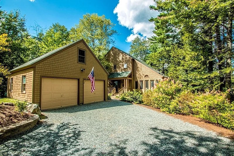 Waterfront home in Moultonborough with sandy beach and dock in Moultonborough, New Hampshire, United States — photo 3