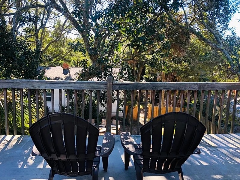 The Treehouse at 10th in Folly Beach, South Carolina, United States — photo 2