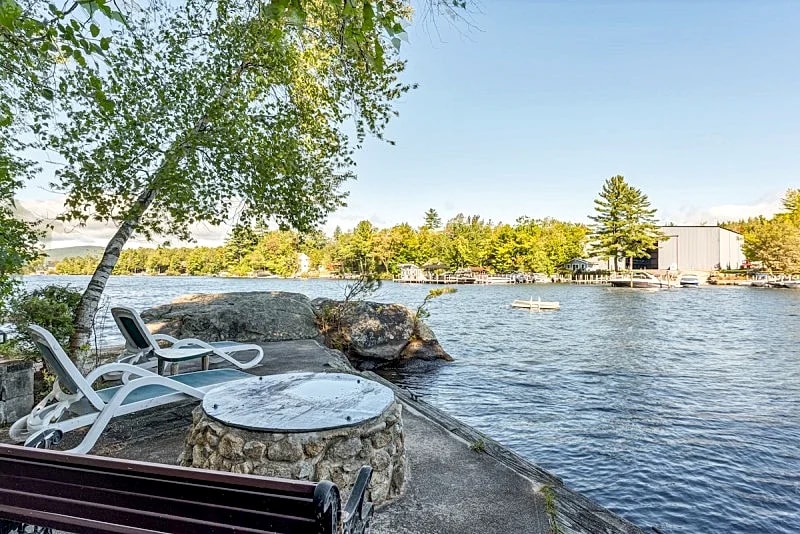 Knotty and Nice Winnipesaukee Waterfront Cottage Sleeps 6 in Moultonborough, New Hampshire, United States — photo 2