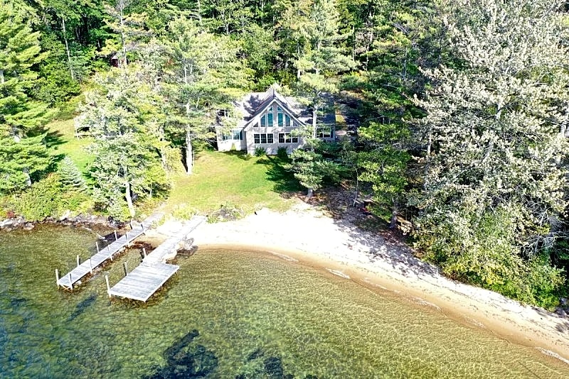 Winnipesaukee Lake Home for 12 with Large Sand Beach in Moultonborough, New Hampshire, United States — photo 3