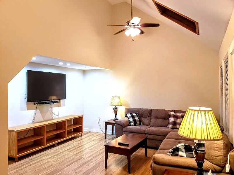 216 Jones: 2 BR, 2 BA House in Moultonborough, Sleeps 6 in Moultonborough, New Hampshire, United States — photo 5