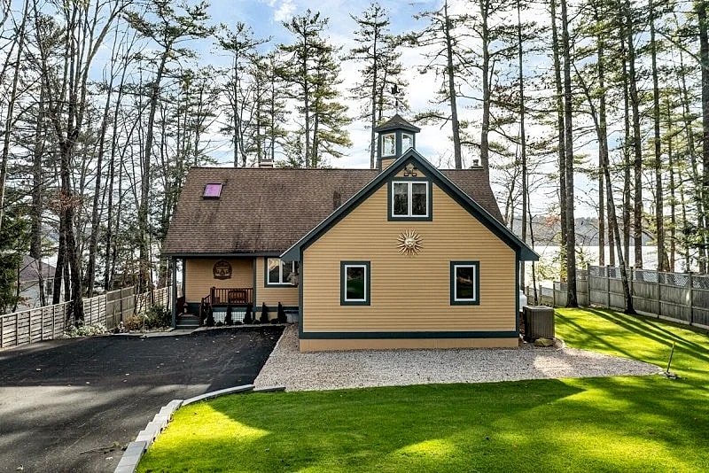 New for 2023 Magical Mirror Lake Home Dock For 20ft Boat Sleeps 9 in Tuftonboro, New Hampshire, United States — photo 3
