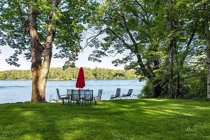 Nostalgic Winter Harbor Wonderland on Lake Winnipesaukee Sleeps 16 in Tuftonboro, New Hampshire, United States — photo 5