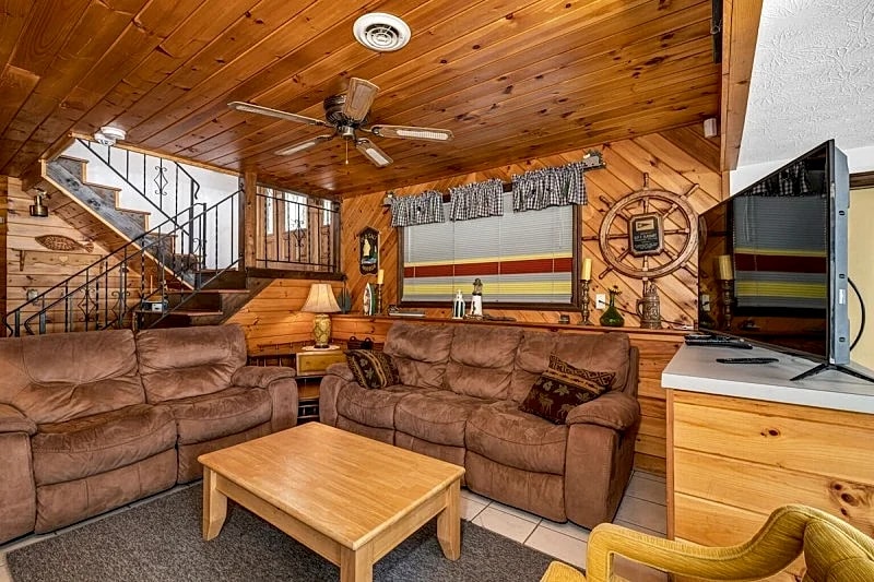 Winnipesaukee Waterfront Home sleeping 12 dock and sandy beach in Moultonborough, New Hampshire, United States — photo 5