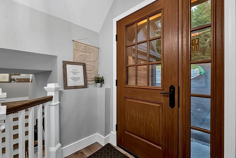 Adirondack style Winnipesaukee waterfront home with 4 bedrooms and SW EXP in Meredith, New Hampshire, United States — photo 4