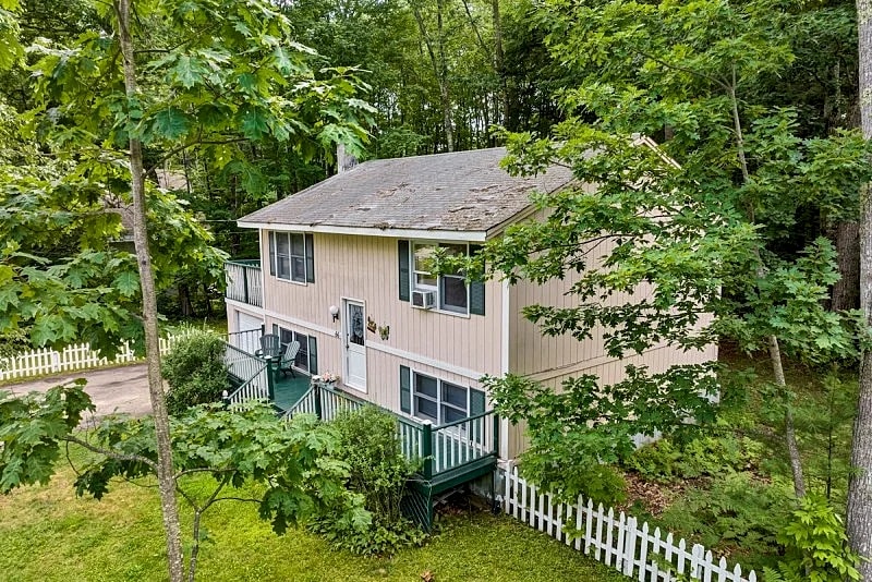 Patrician Shores Winnipesaukee Water Access Home Sleep 10 in Meredith, New Hampshire, United States — photo 2