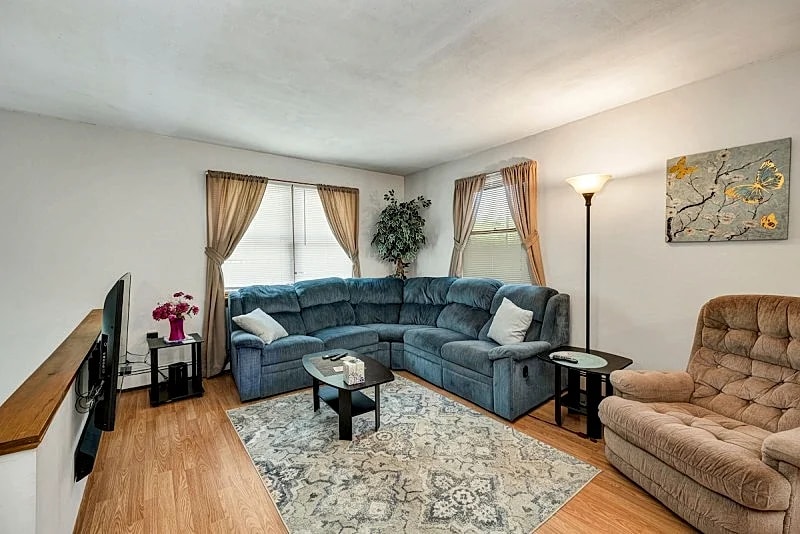 Patrician Shores Winnipesaukee Water Access Home Sleep 10 in Meredith, New Hampshire, United States — photo 4