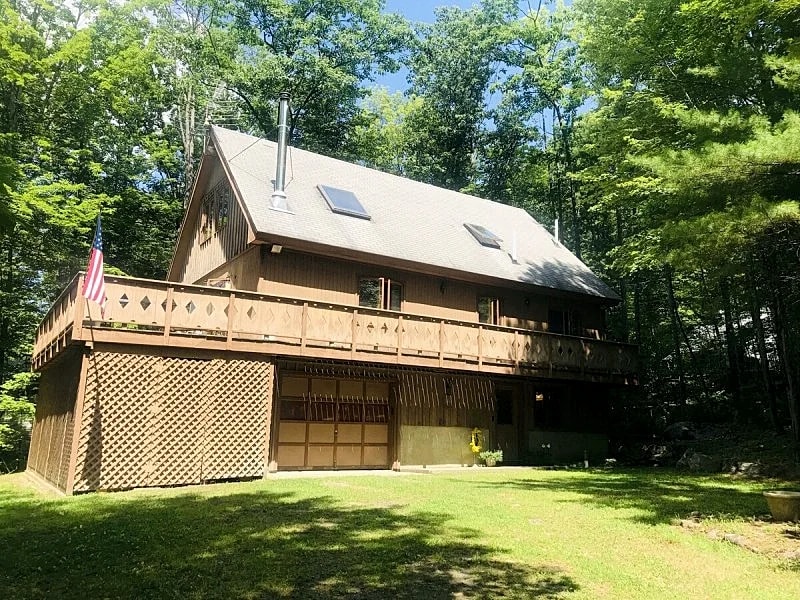 Spacious Suissevale Winnipesaukee Water Access Sleeps 10 in Moultonborough, New Hampshire, United States — photo 3