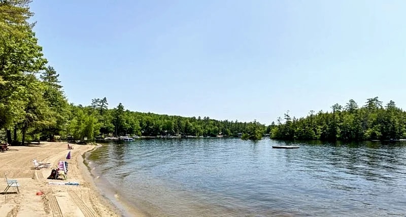 Spacious Suissevale Winnipesaukee Water Access Sleeps 10 in Moultonborough, New Hampshire, United States — photo 2