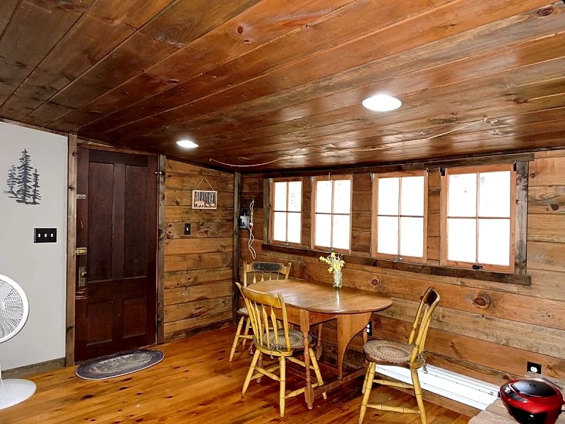 Quaint Cottage with town beach access sleep 4 in Moultonborough, New Hampshire, United States — photo 5