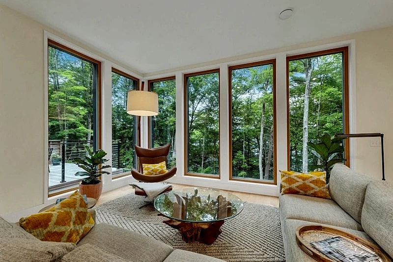 NH Home Magazine Award Winning Meredith Rental on Lake Waukewan sleeps 10 in Meredith, New Hampshire, United States — photo 3