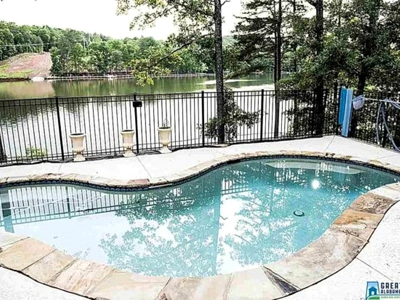 Lake Wedowee Waterfront & Private Pool 3 or 4 Night Minimum in Wedowee, Alabama, United States — photo 4