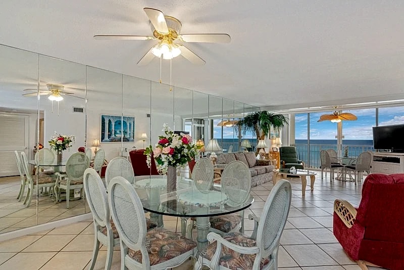 "AVAILABILITY” BEACH FRONT “on GULF “ WALK to Restaurants and Shopping in Destin, Florida, United States — photo 4