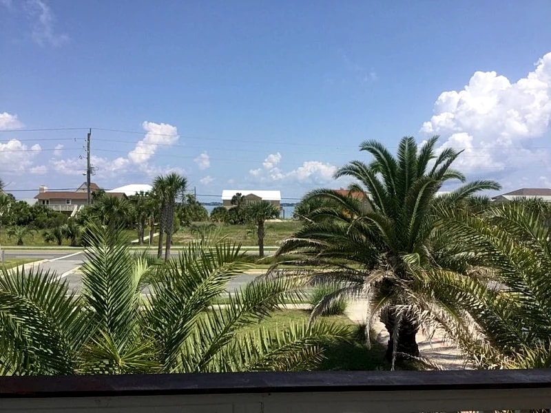 Cute And Cozy Beach House, Perfect for a Beach Getaway! in Pensacola, Florida, United States — photo 5