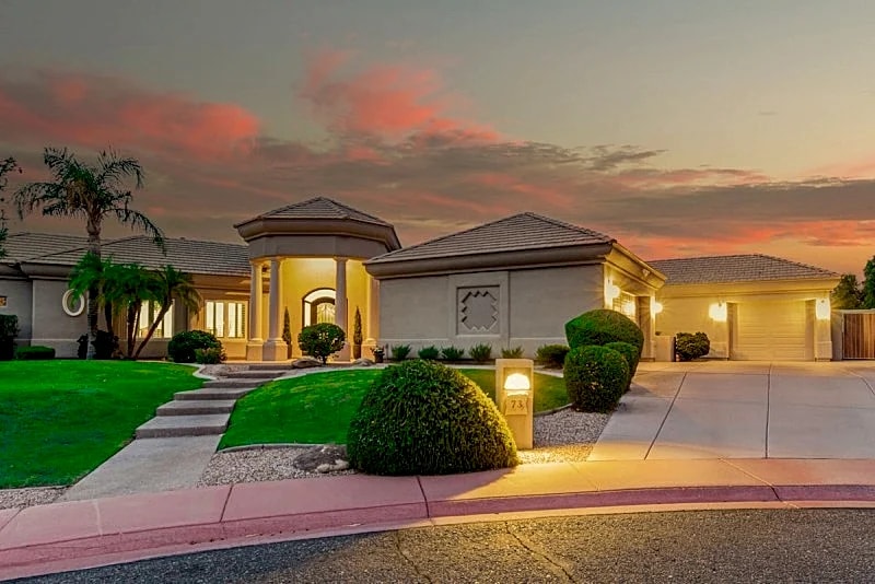 Red Mountain Private Sanctuary! Heated Pool, Spa and Putting Green! 2 Primary Suites! in Mesa, Arizona, United States — photo 2