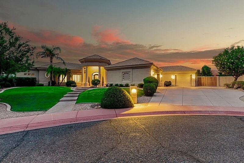 Red Mountain Private Sanctuary! Heated Pool, Spa and Putting Green! 2 Primary Suites! in Mesa, Arizona, United States — photo 3