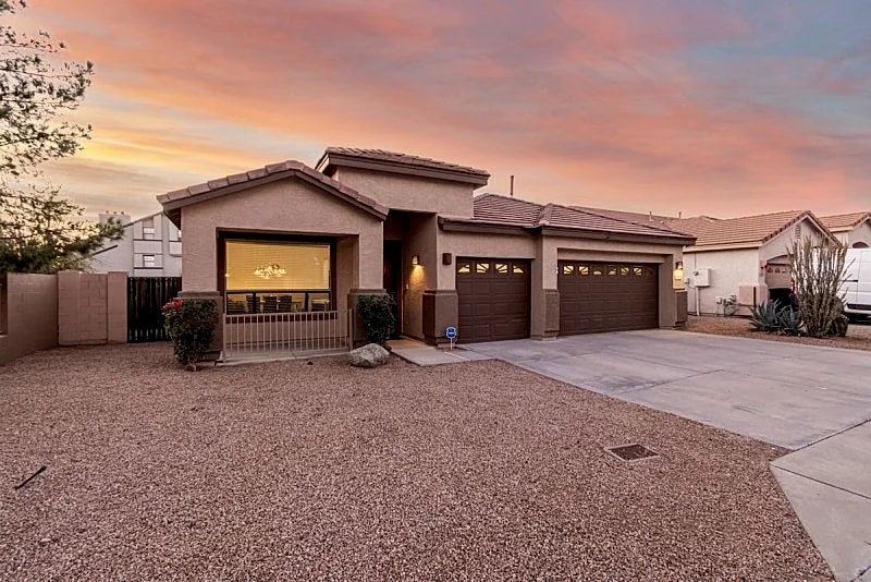 Heated Pool! 2 King Rooms! Sleeps 8! in Mesa, Arizona, United States — photo 4