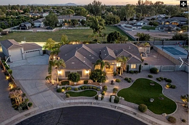 Mini Resort! Heated Pool and Spa, Pickleball Court, Putting Green in Mesa, Arizona, United States — photo 2