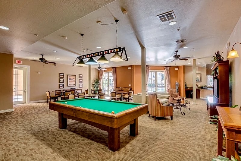 GROUND FLOOR condo STEPS AWAY from pool & spa! in Surprise, Arizona, United States — photo 4