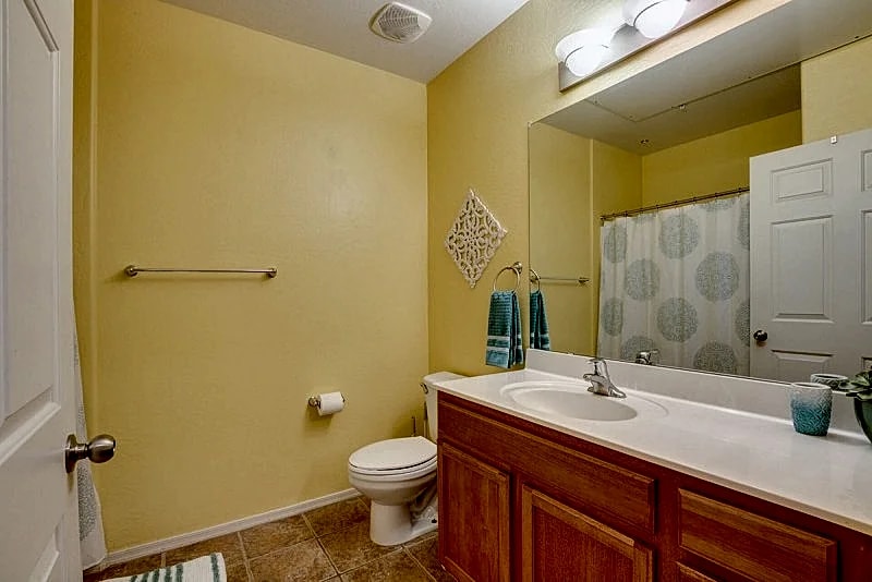 GROUND FLOOR condo STEPS AWAY from pool & spa! in Surprise, Arizona, United States — photo 5