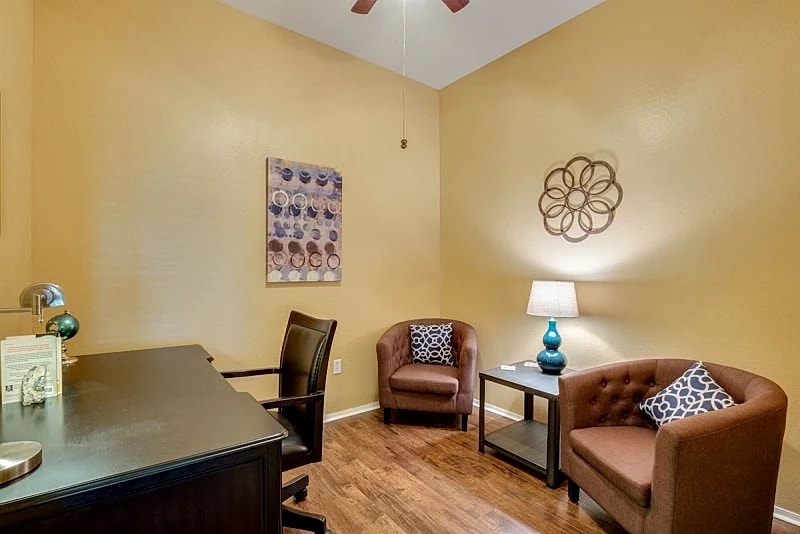 GROUND FLOOR condo STEPS AWAY from pool & spa! in Surprise, Arizona, United States — photo 3