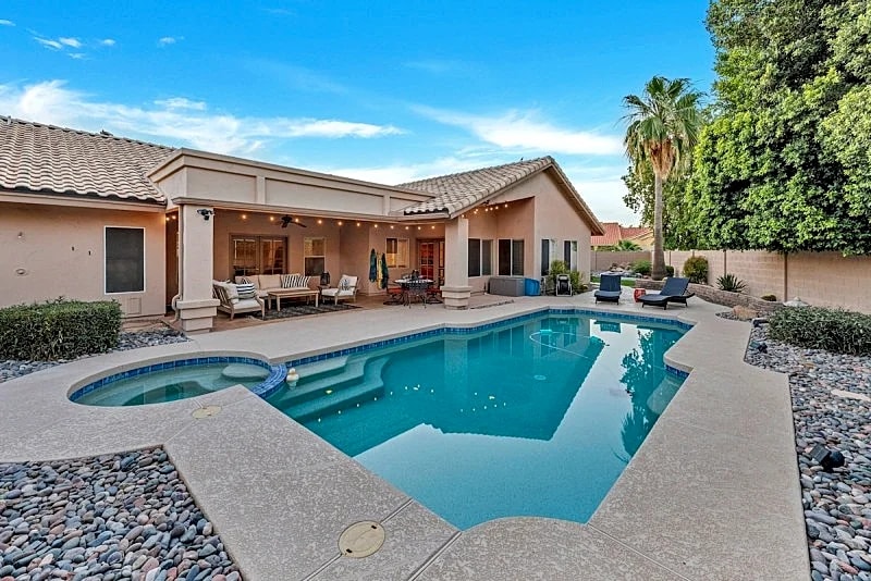 Exceptional Islands Heated Pool/Spa Home! Sleeps 12. 30 Night Min. in Gilbert, Arizona, United States — photo 4