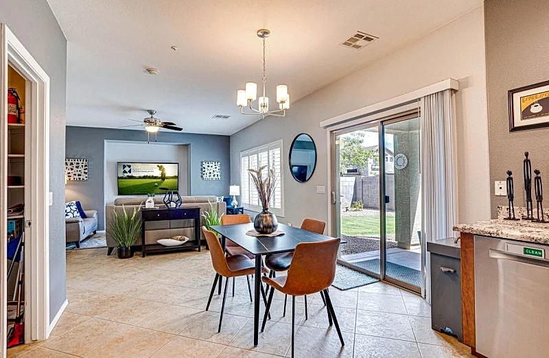 Family Retreat Gilbert Style. Community Pool. Pet Friendly. in Gilbert, Arizona, United States — photo 4