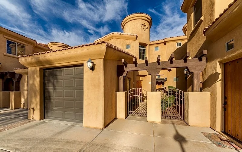 LAKE FRONT Condo at Toscana Lakeside Community! in Phoenix, Arizona, United States — photo 2