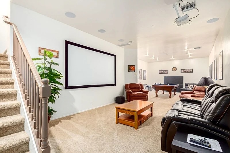 HUGE Luxury Waterfront Home w/ THEATER, GAMES ROOM & SPARKLING POOL in Gilbert, Arizona, United States — photo 3