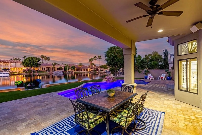 HUGE Luxury Waterfront Home w/ THEATER, GAMES ROOM & SPARKLING POOL in Gilbert, Arizona, United States — photo 2