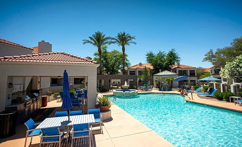 Ground Floor Poolside Condo! Mayo Clinic Shea Super Close! in Scottsdale, Arizona, United States — photo 2
