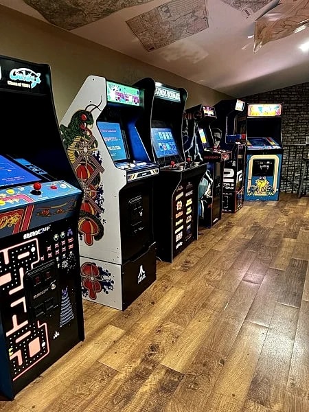 Spacious Retreat! Game Room+Hot Tub+Fire Pit+Wi-Fi in Flagstaff, Arizona, United States — photo 4