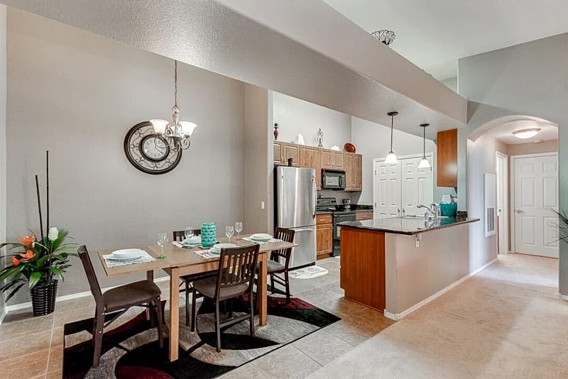Luxurious 2/2 w/Heated pool! Near Hiking trails! in Mesa, Arizona, United States — photo 5