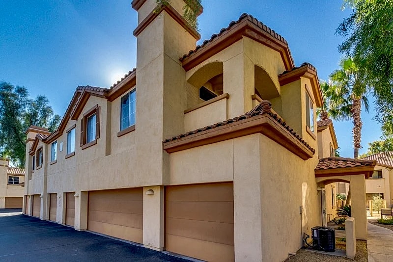 WALK TO OLD TOWN! Gated Townhouse with GARAGE!! in Scottsdale, Arizona, United States — photo 2