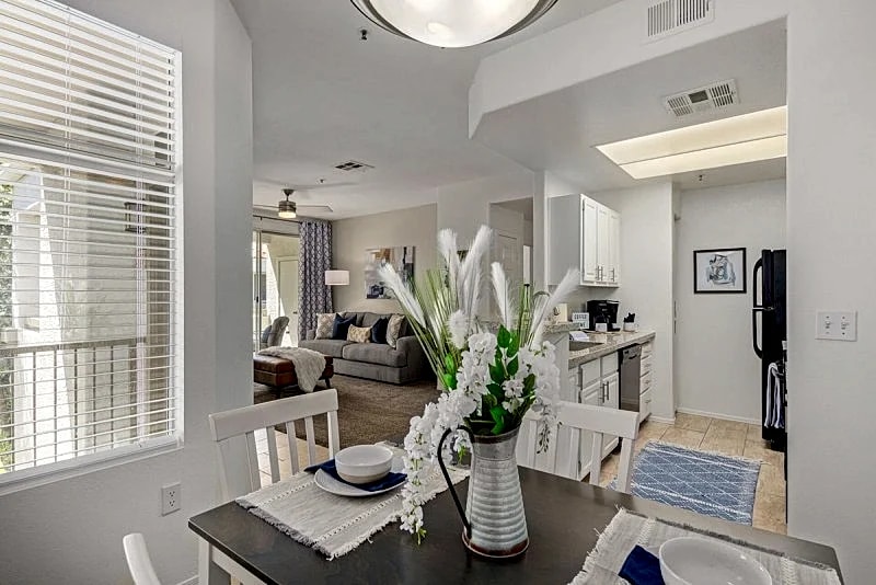 Blue Bungalow Scottsdale! Perfect location. Mayo Clinic, Sleeps 4! Work Space! in Scottsdale, Arizona, United States — photo 3