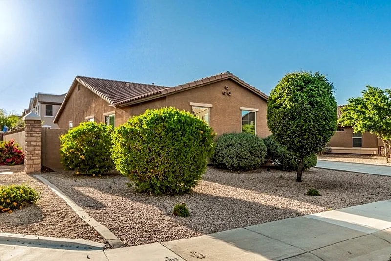 Gorgeous 3/2 Corner Lot with Firepit and Grassy Yard! in Gilbert, Arizona, United States — photo 5