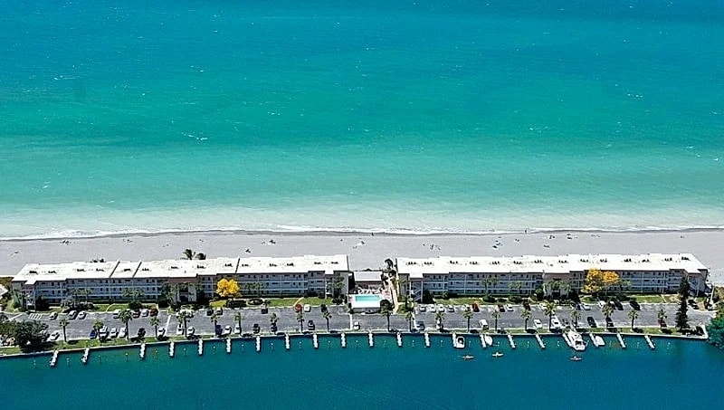 Closest Condo to the Gulf of Mexico on Siesta Key - Direct Oceanfront in Siesta Key, Florida, United States — photo 3