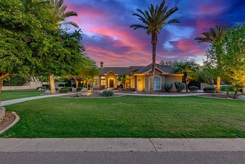 Luxury Family Retreat with Resort-Style Amenities in Chandler, Arizona, United States — photo 2