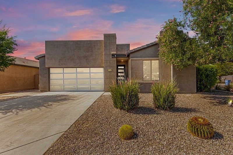 New Listing! Modern Home with Heated Pool Golf Community! in Gilbert, Arizona, United States — photo 3