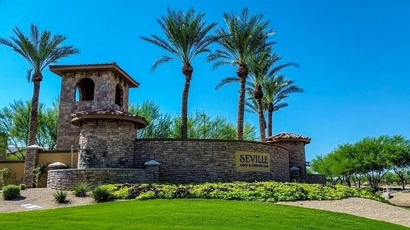 New Listing! Modern Home with Heated Pool Golf Community! in Gilbert, Arizona, United States — photo 2