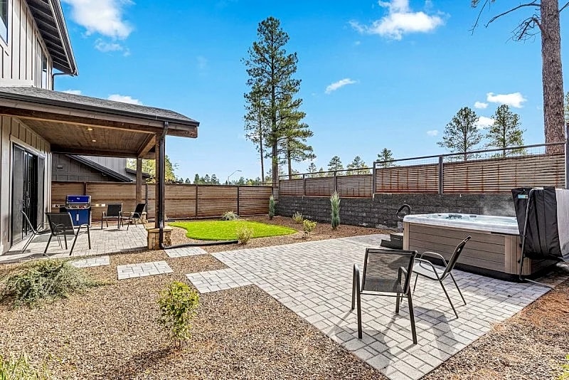 Modern 4BR Flagstaff Home: Hot Tub, Near NAU, Downtown & Grand Canyon in Flagstaff, Arizona, United States — photo 2