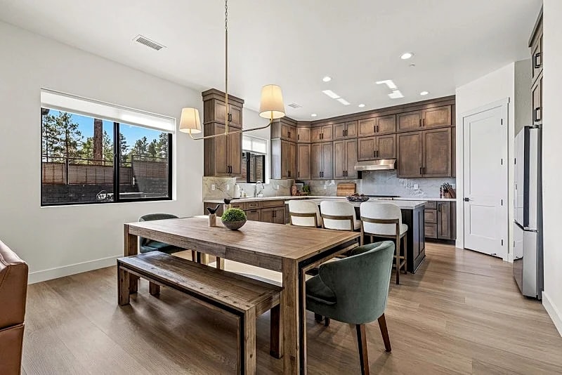 Modern 4BR Flagstaff Home: Hot Tub, Near NAU, Downtown & Grand Canyon in Flagstaff, Arizona, United States — photo 4