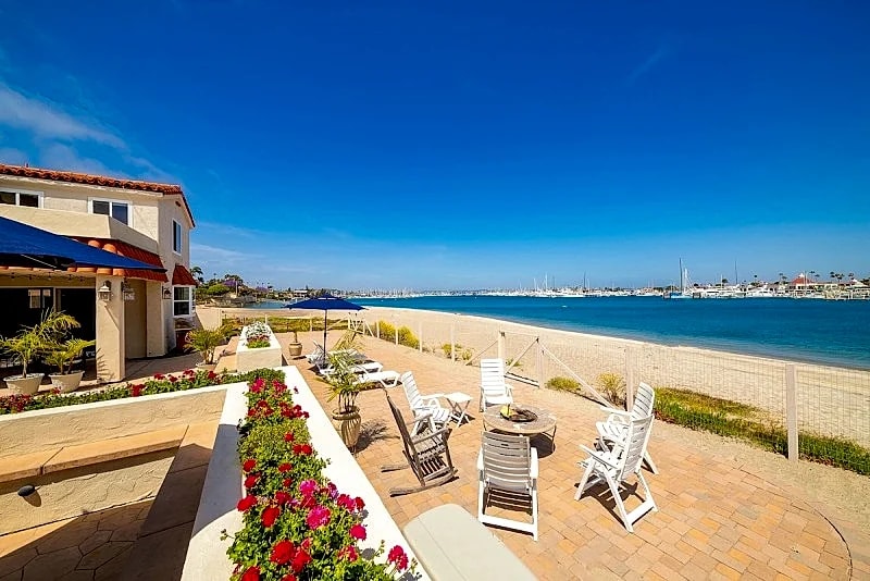 On The Beach Clubhouse - Bayfront with private beach access