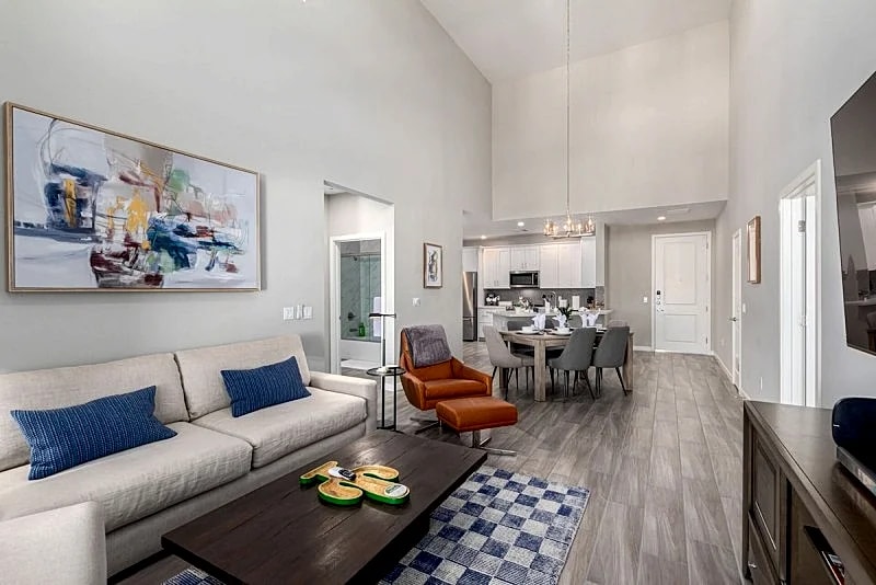 Spacious Penthouse with Luxe Resort Amenities in Chandler, Arizona, United States — photo 2