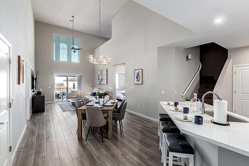 Spacious Penthouse with Luxe Resort Amenities in Chandler, Arizona, United States — photo 4