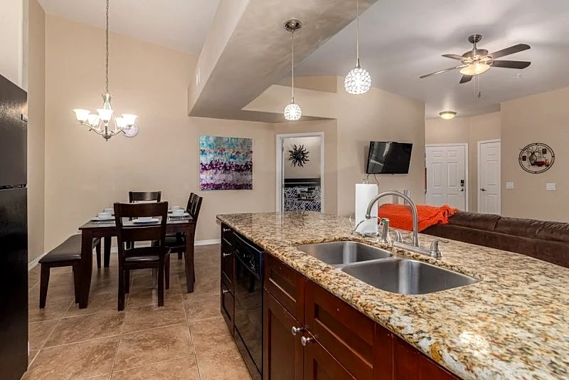 Executive Style Condo Mountain Views & Heated Pools in Mesa, Arizona, United States — photo 3