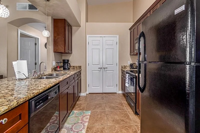 Executive Style Condo Mountain Views & Heated Pools in Mesa, Arizona, United States — photo 5