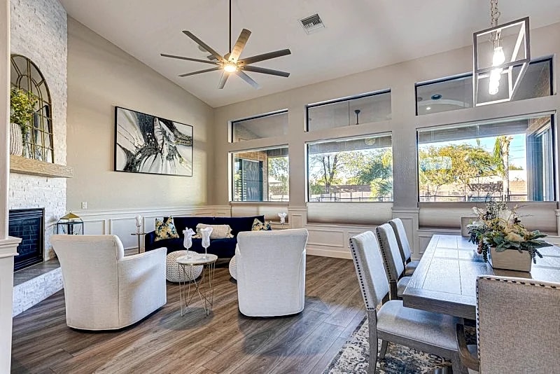 Massive Custom! Sparkling Fenced Pool! Sleeps 12. in Mesa, Arizona, United States — photo 2