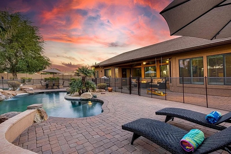 Massive Custom! Sparkling Fenced Pool! Sleeps 12.